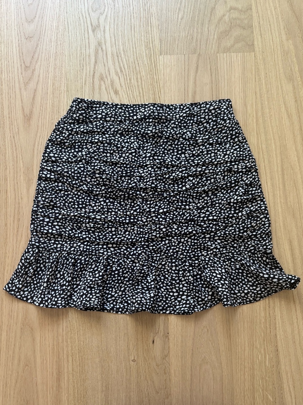 A&F Ruched Mini Skirt - Picture 3 of 8